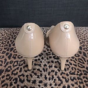Michael MK Nude Pump